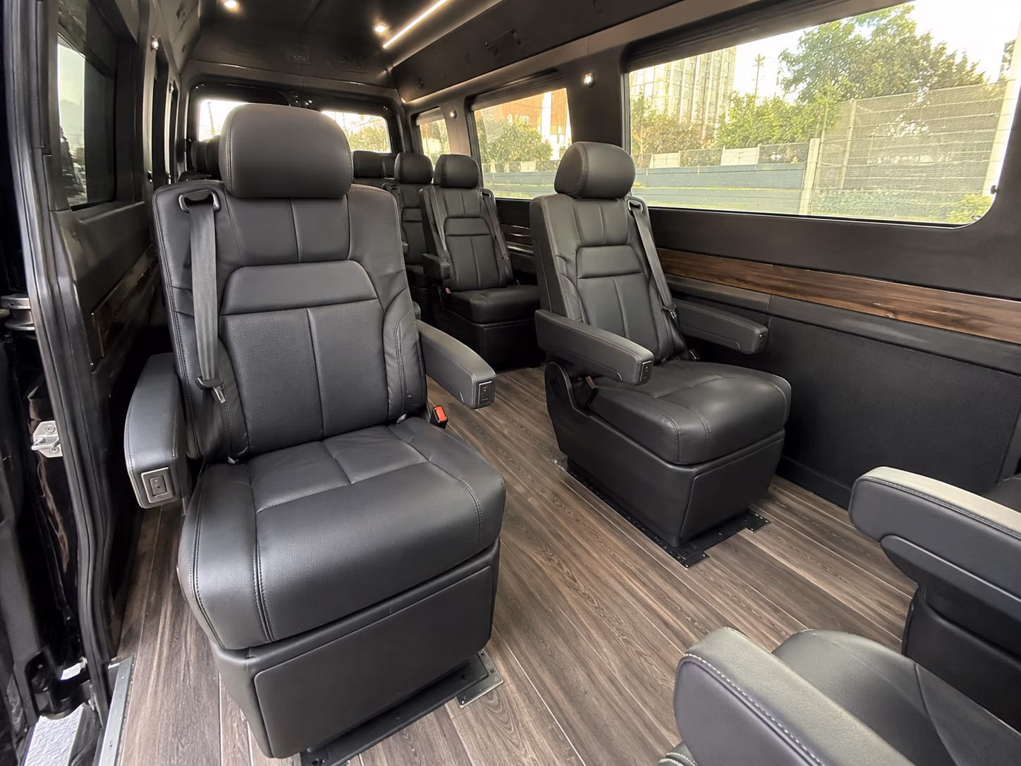 find the perfect transportation for your next airport transfer 4
